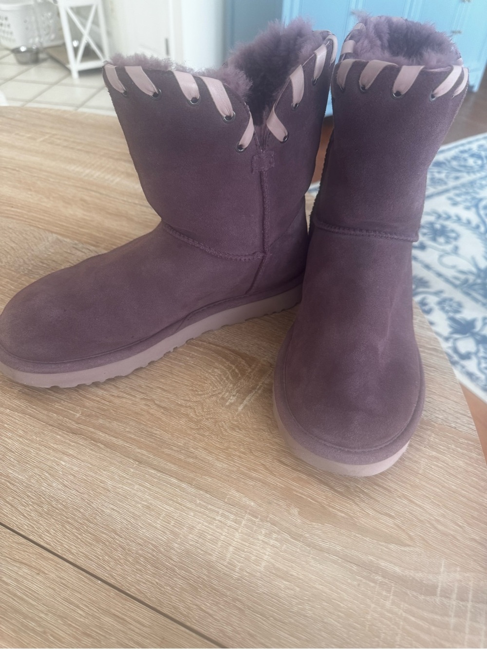 UGG Aidah 1018627 Women’s Size 9 Plum Burgundy Sheepskin Suede - Picture 3 of 4